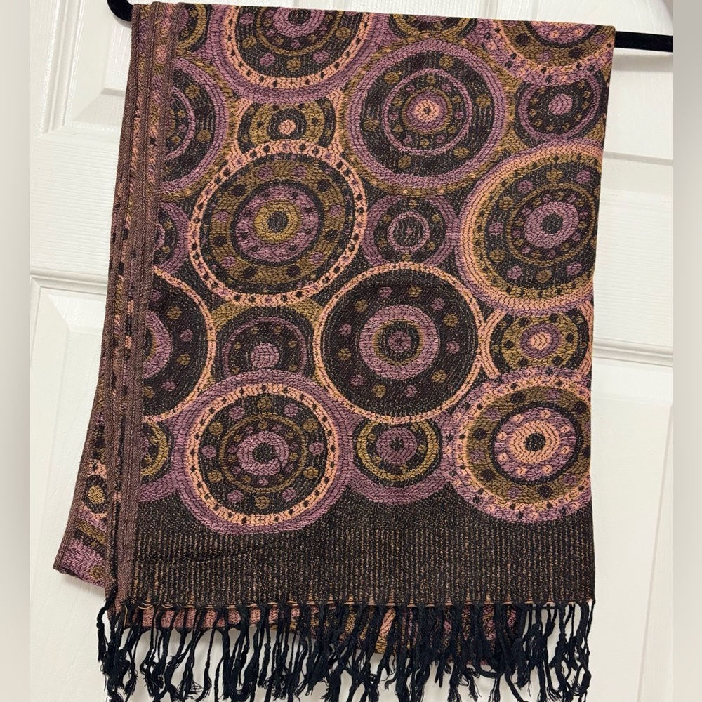 Lightweight shawl